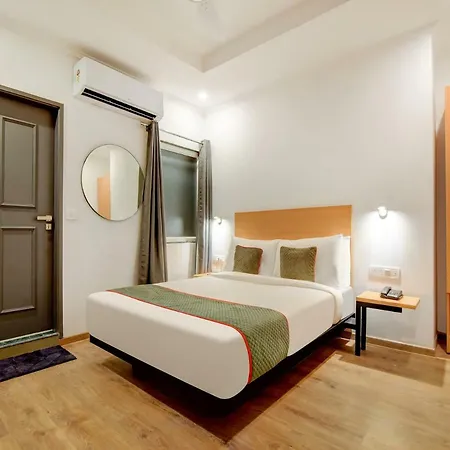 Oyo Townhouse 206 Military Containment Hotel